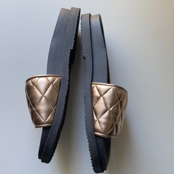 NWOT: Mercer & Madison Quilted Rose Gold Slip-On Sandal - Picture 3 of 6